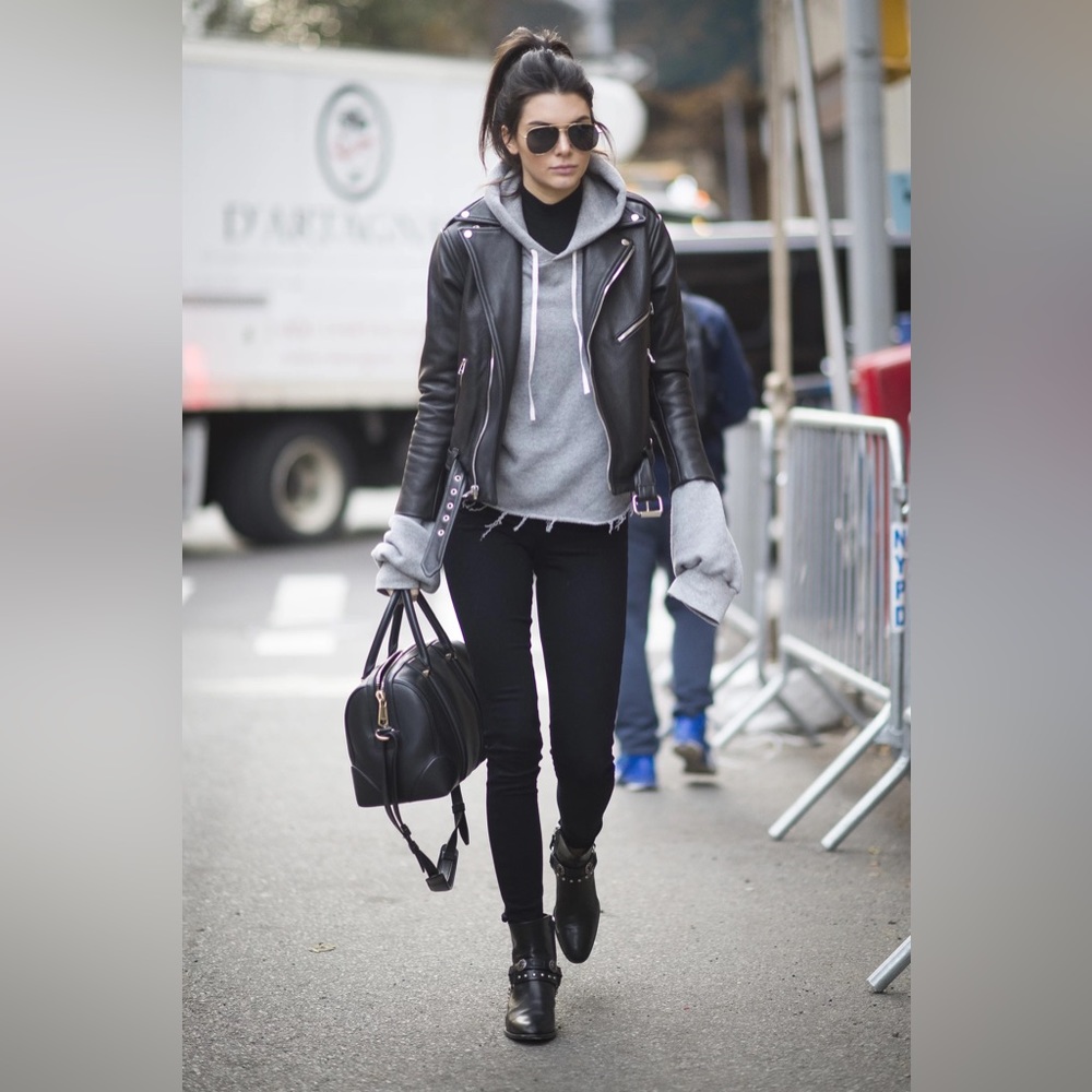 How to style black skinny jeans